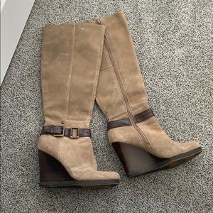 Nine West 7.5 tan and brown wedge boots
